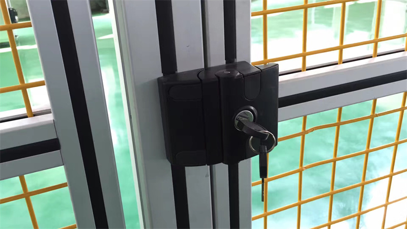 玻璃圍欄宅男在线免费观看