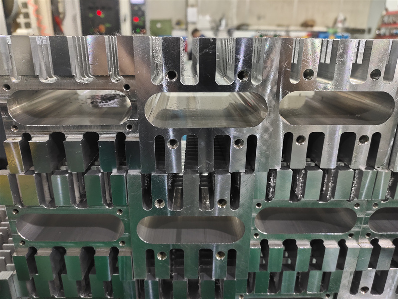 工業帶槽散熱片宅男在线免费观看