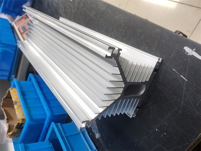 大尺寸宅男在线免费观看散熱器深加工